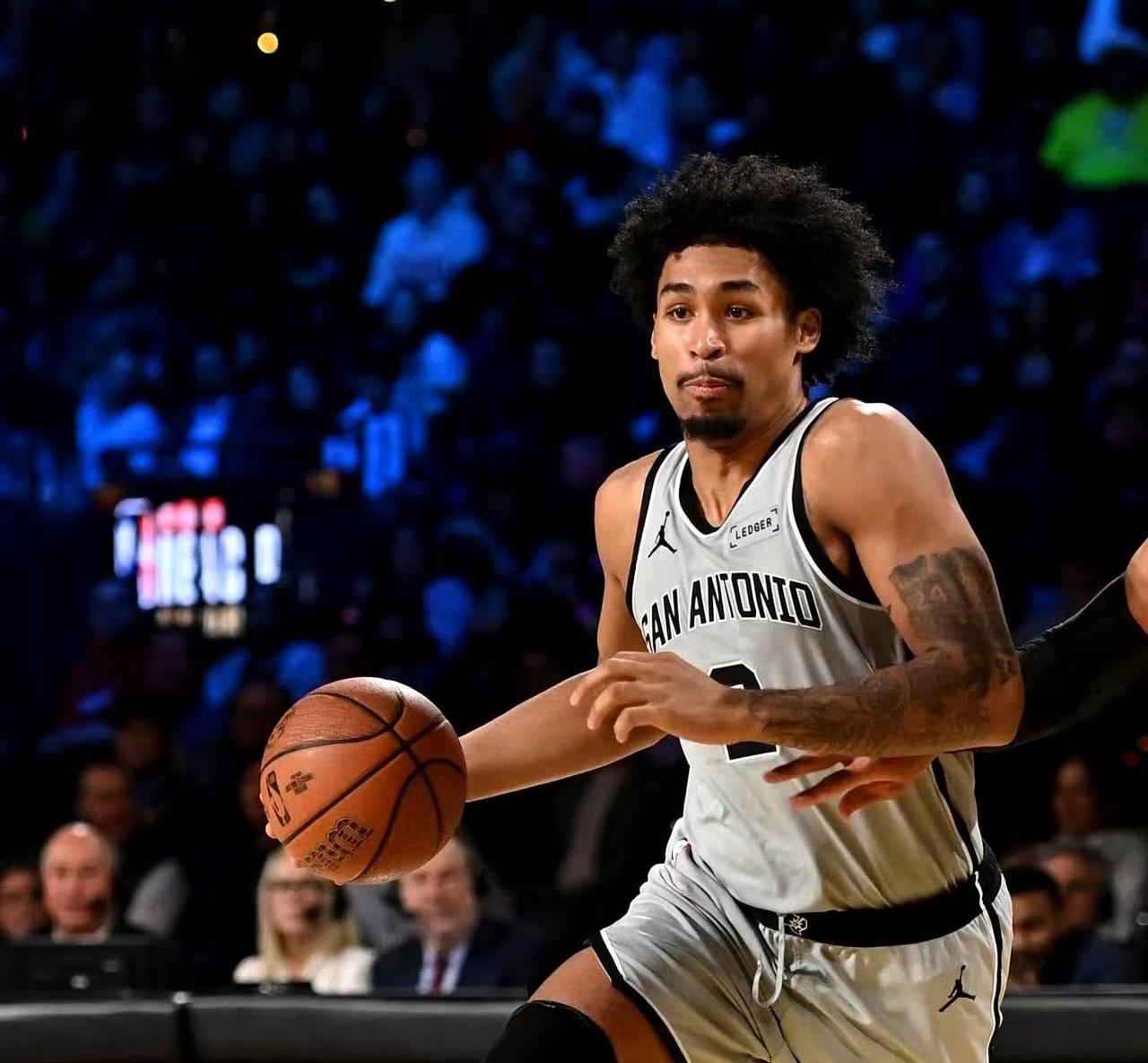 哈珀真是很有大将之风的大场面球员马刺输给尼克斯，哈珀替补上场28分钟，投篮1