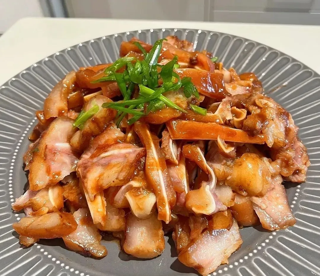 1.猪耳朵猪耳朵的特点是软中带韧，富含香料精华，口感微辣咸香。