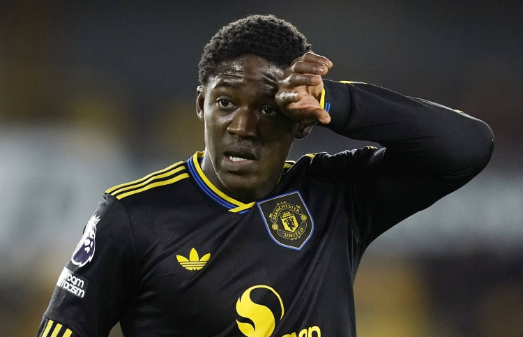 卡里克: 上梅努是一次经过考量的赌博 他和卡塞米罗搭档表现出色