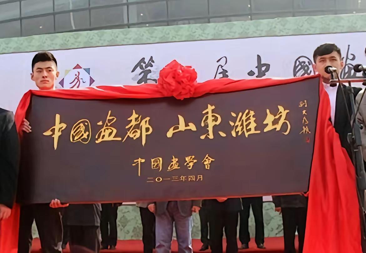 懂书法的朋友们，给看看这是什么字，虽然这个字很像盗字，但是我觉得肯定不是“盗都”