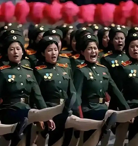 朝鲜养兵：人少兵多，钱从哪来啥？朝鲜那么点人，竟然养着一