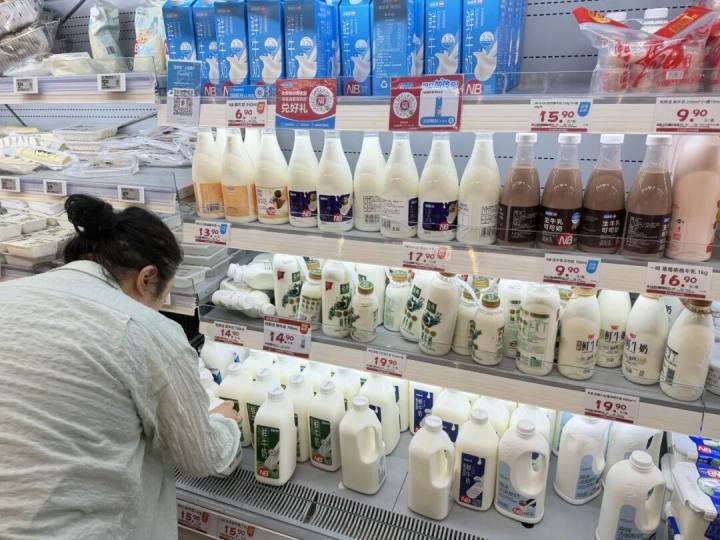 曾经的国产乳业巨头, 去年亏了1.49亿元! 经销商3个月跑掉567家, 有杭州人说“已经三四年没买过了”