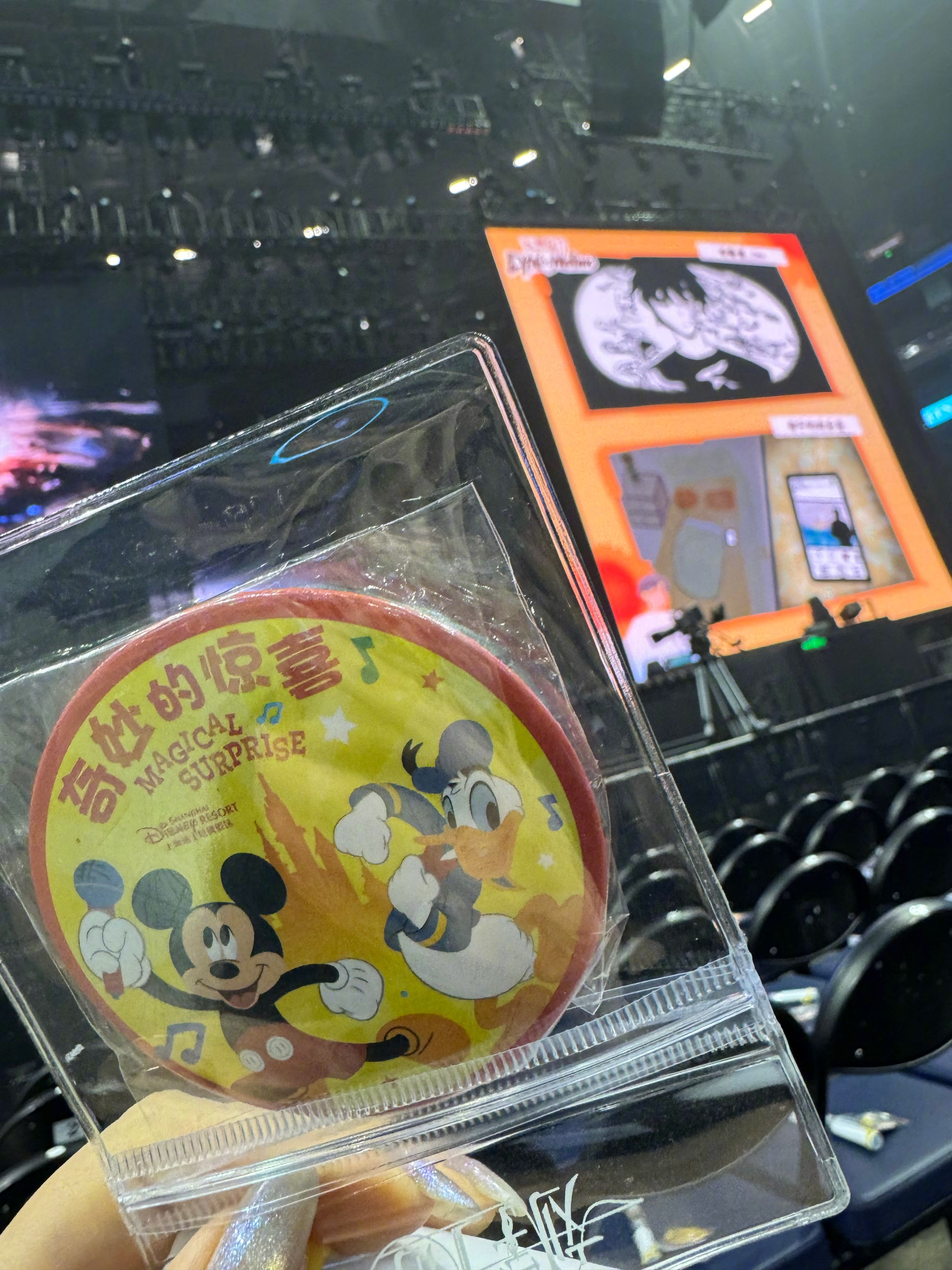 刘宇宁演唱会连吃带拿 上海巡演的宠粉操作太绝！不仅用新歌声给足惊喜，还靠粉丝征集