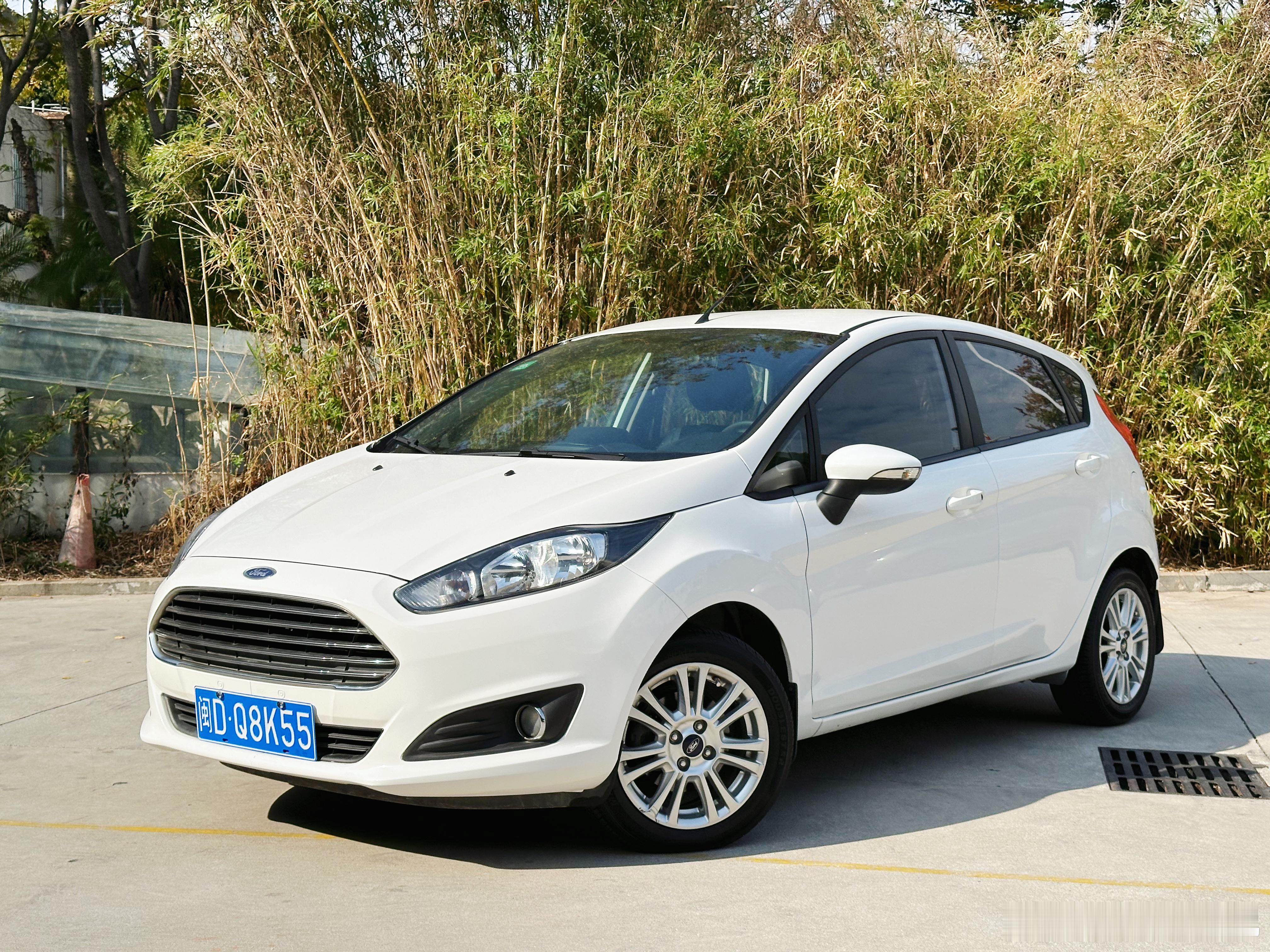 今天忙到吐血，嘉年华卖了，X5也卖掉了店里人基本都回去了现在我还在赶去看车的路上