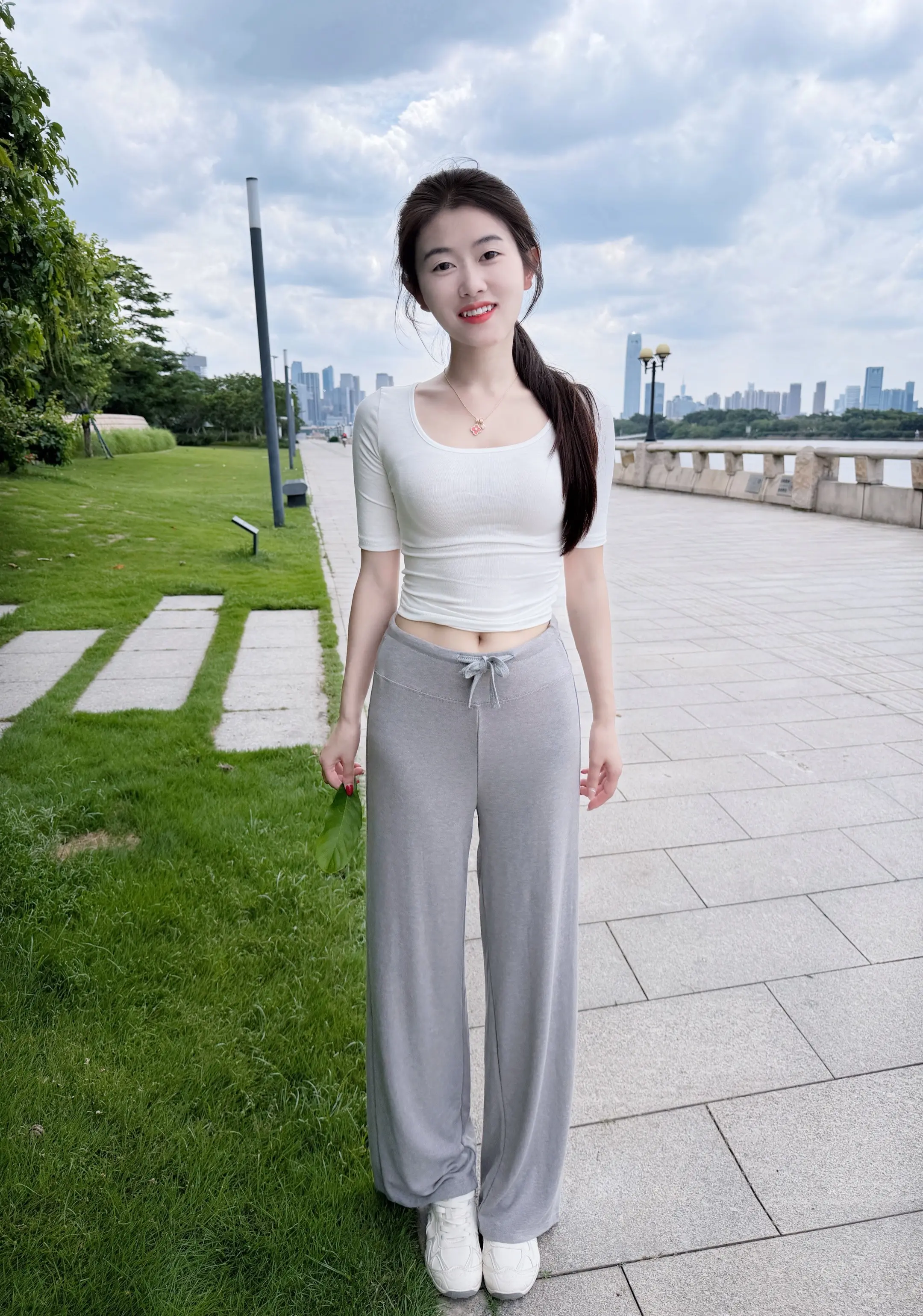 父母把我教成了一个正直善良，不给别人添麻烦的人。遇事我总是换位思考，处...
