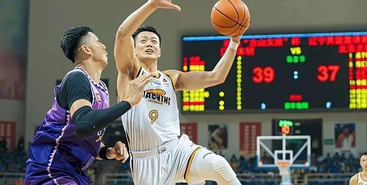 付豪无意间说出了辽宁男篮新赛季体系的改变！辽宁男篮邀请赛赛后采访付豪透露自己减
