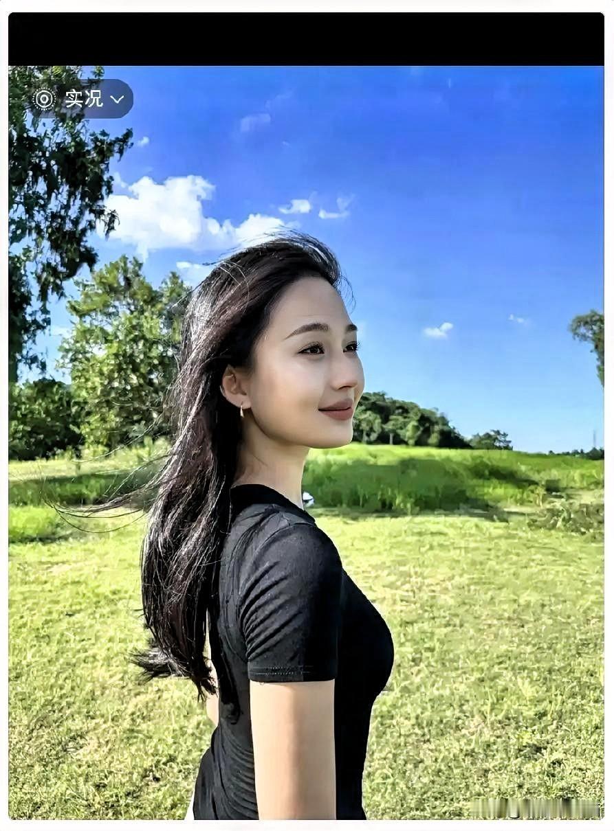 我和老公分房1年多了。晚上爸妈来看孩子，我俩只能又重新睡在一屋。我先上的床，