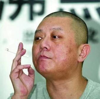 1997年，王朔躲去美国，他说：“美国社会井井有条，我作为一个外国人在那里也有安