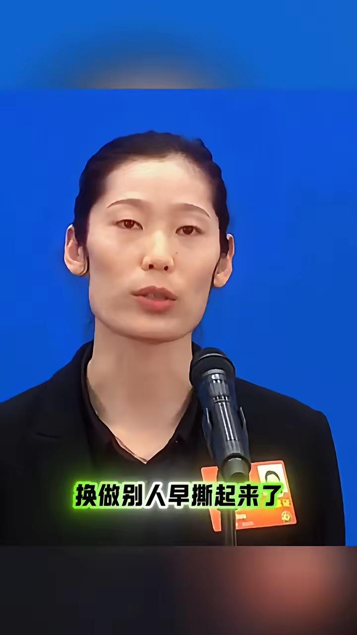 谁能想到刚刚当选广东省运会形象大使的朱婷对着镜头老老实实自我介绍：我是中国女排运