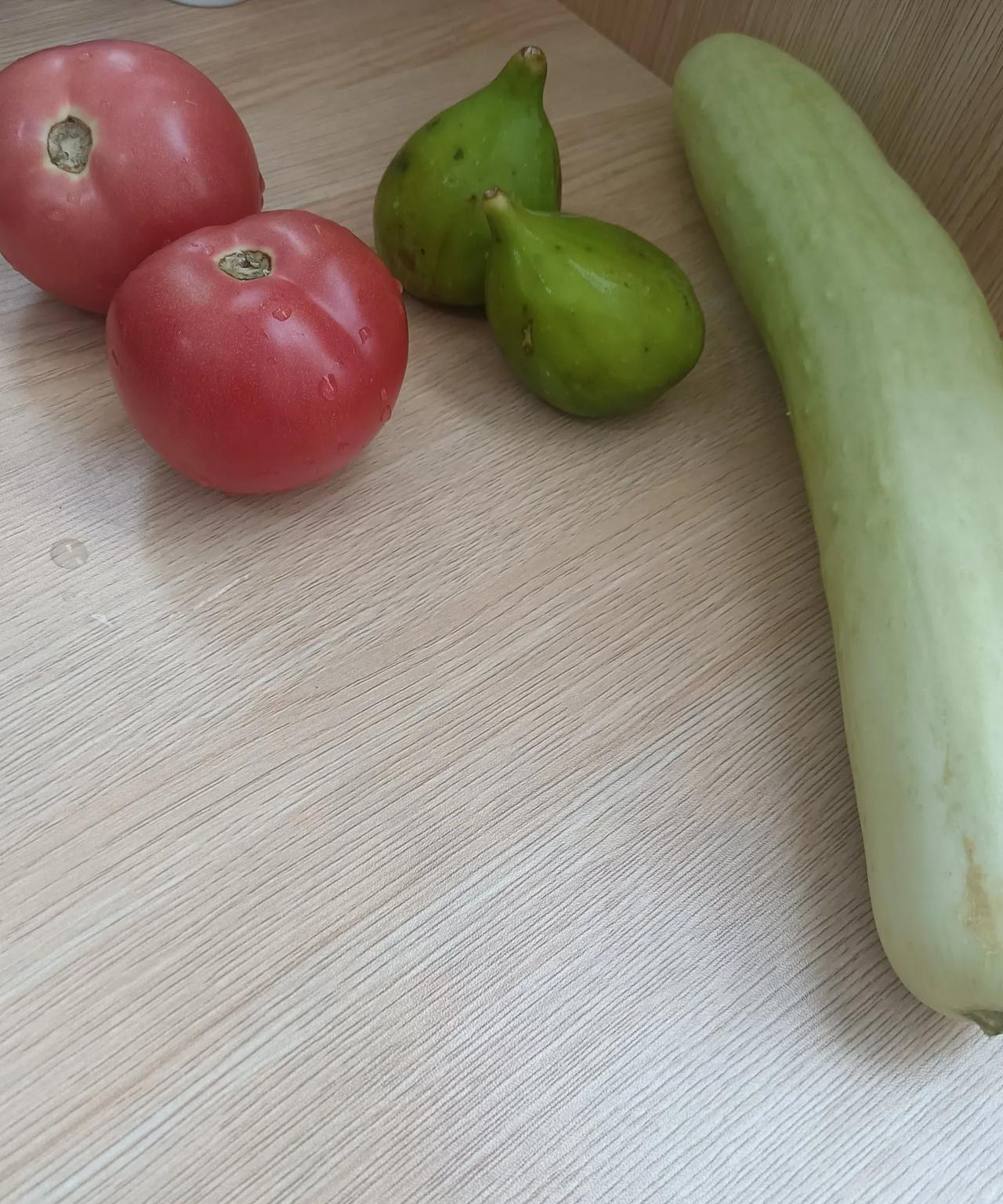 同事都说我天天吃这些，能吃的下吗？难怪那么瘦。其实，我不瘦，今天特意去车