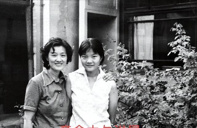 “腾房是刨了我的根儿！”2008年，著名女外交官章含之因病去世，不久后，相关部门