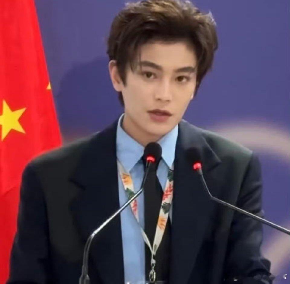 脚踏实地努力的人终究会发光，丁禹兮就是最好的证明，他的成功让每个努力的人看到希