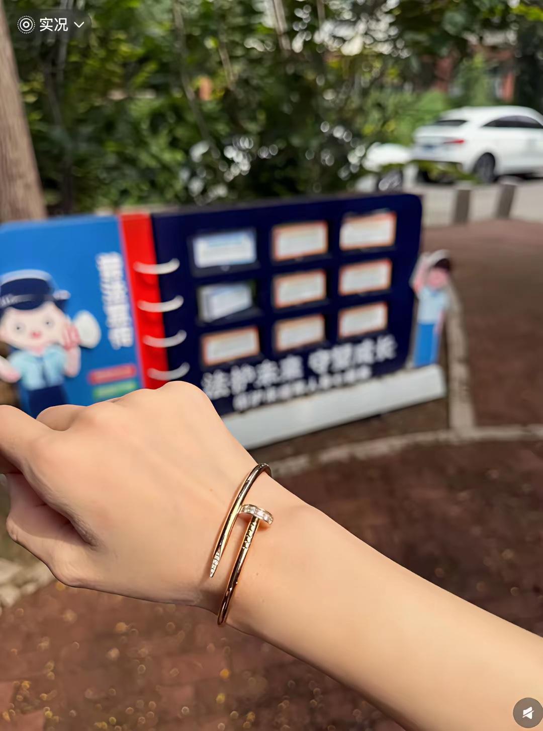 刚才看到一报道震撼到了报道中说，山东的周女士在观看周杰论在济南的演唱会中，