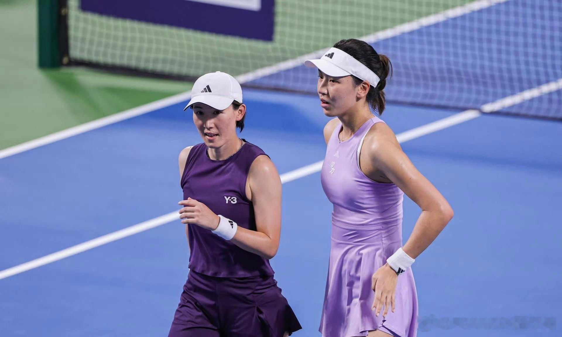 王欣瑜郑赛赛止步多哈站双打首轮🇨🇳郑钦文和🇨🇳王欣瑜女单获胜✅✅🇨🇳