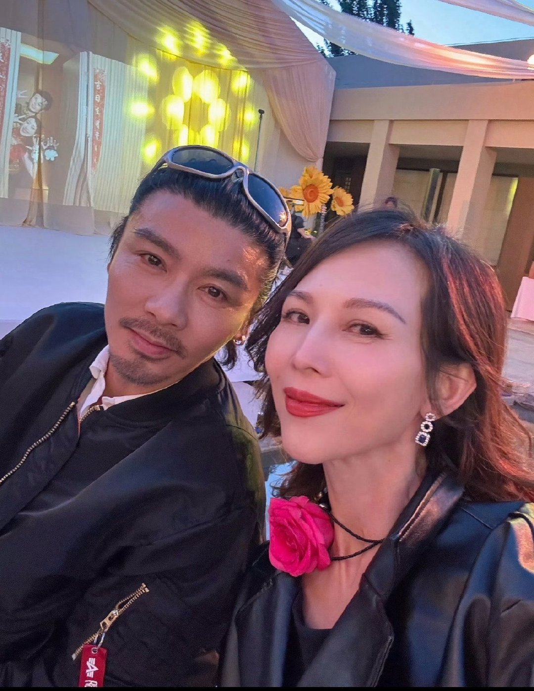 蔡少芬夫妇一起参加白举纲的婚礼。​