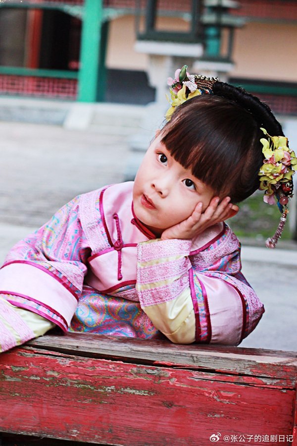 偶遇甄嬛传温宜公主北电校考当年软乎乎的小团子纪姿含，如今亭亭玉立奔赴考场，气质灵