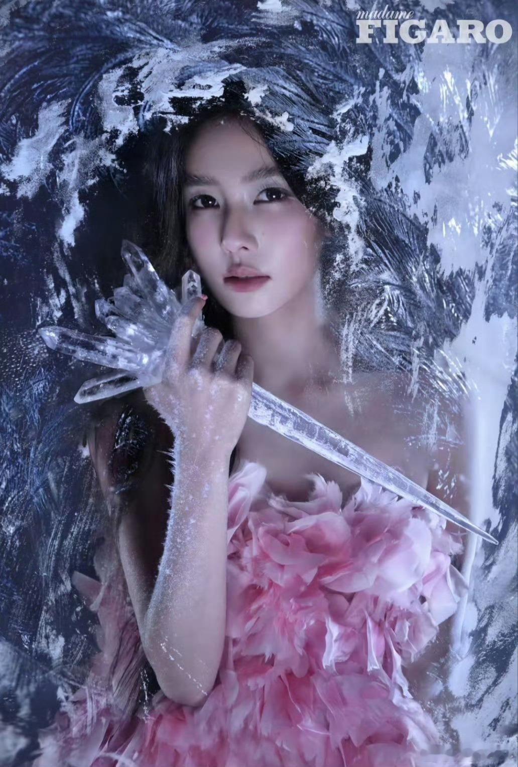白鹿不仅是作品严选，品质保证，平台“金猪”，连杂志也超值，请认准白鹿二字，入坑不
