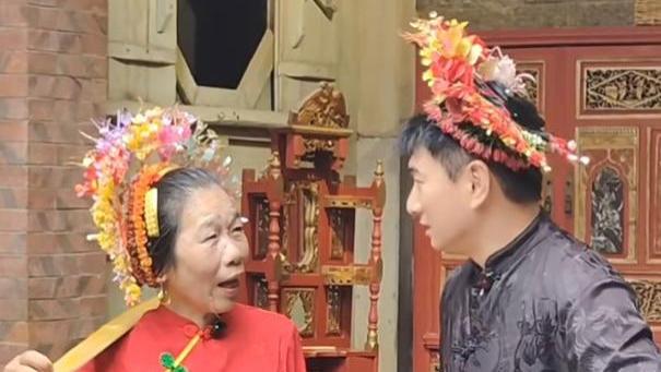 网友偶遇吴奇隆在泉州录节目!发福明显造型翻车,手上婚戒却成焦点