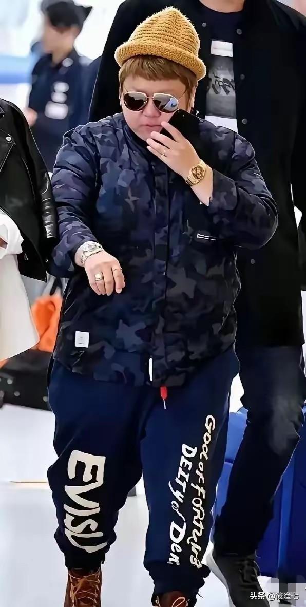 以前就高调的出行要戴两块手表了戴手表不是为了看时间，是为了证明自己有很多名表吧