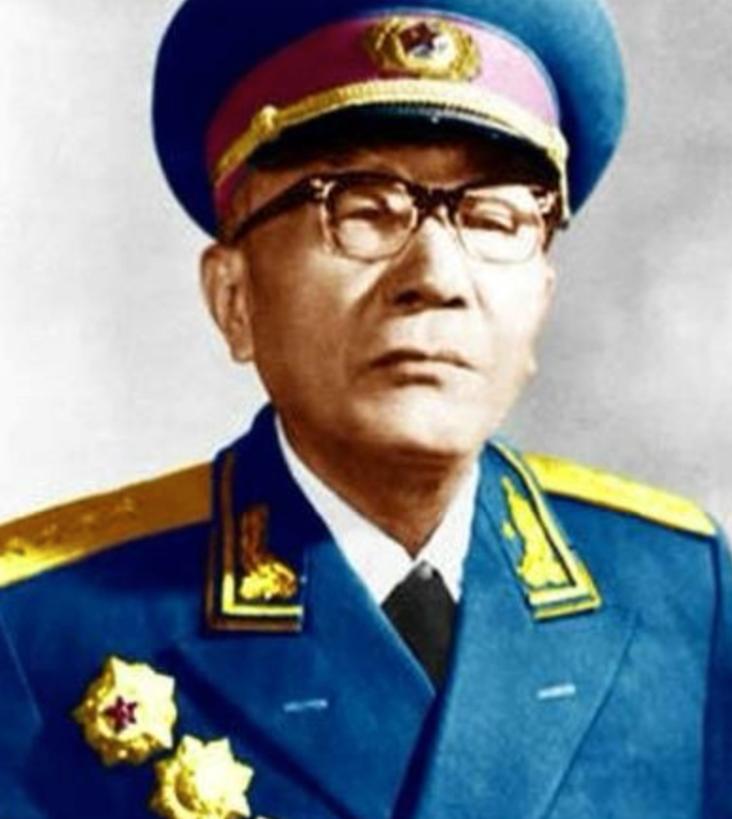 1943年，新四军内部风声鹤唳，七师政委曾希圣黑着脸找到黄克诚，低声吐露一个惊天