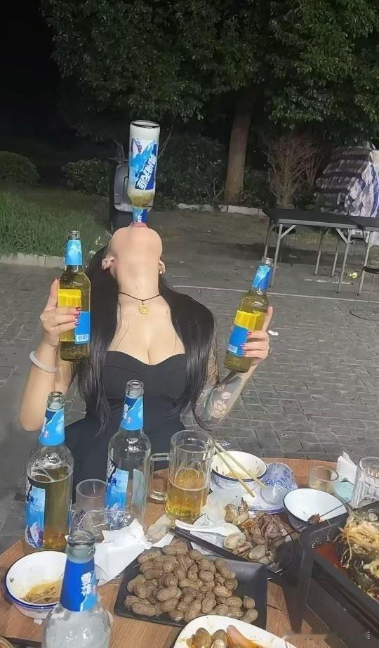 晚上做了一堆梦，换了几任女主角，连朋友的前女友都跑出来了。不过醒来还挺高兴的，