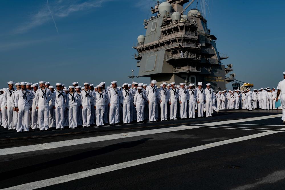 新闻快讯——【事实核查】福特号航母火灾事件：事故属实，深层运营问题长期存在