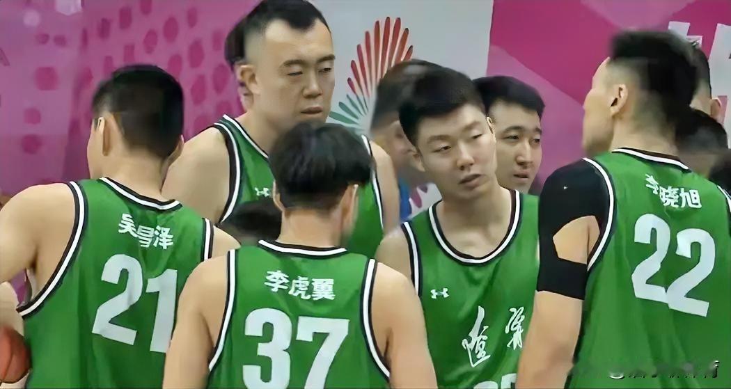 韩德君不退役下赛季继续征战cba？辽篮的这个做法真的有点让人看不懂。据媒体报道