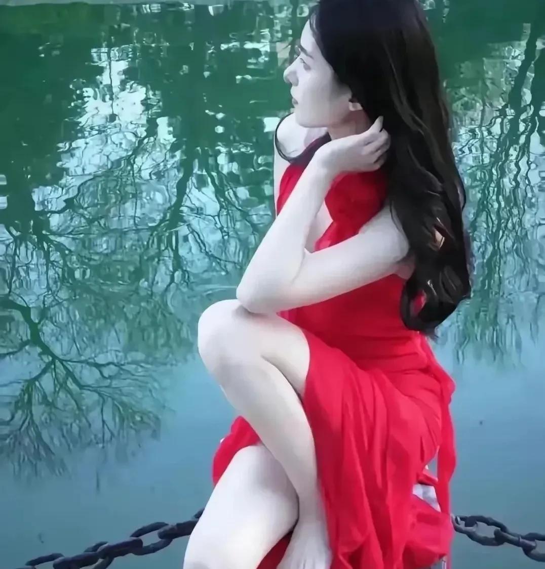 #如何以“梦中有你”写一首藏头诗#《梦中有你》梦绕魂牵意韵悠，中宵辗转念难