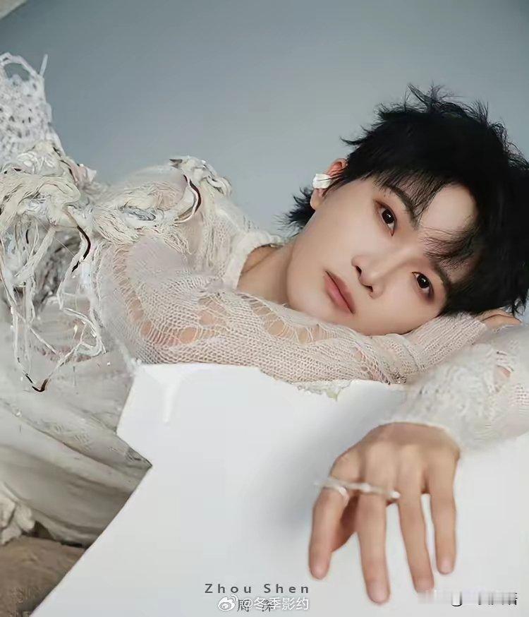 6月14日，王菲和周深，突然冲上了热搜，原因是《大鱼海棠》导演，晒出长文曝《大鱼