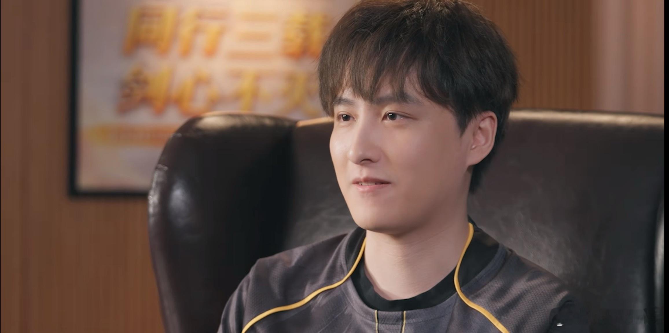 Ame：当时和正哥一个队的时候，当时就换人嘛，他走的时候和我说他走了，当时我不太