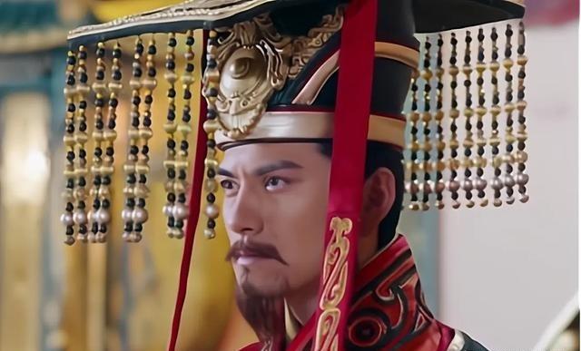 公元290年，晋武帝回光返照，从病中苏醒，见车骑将军杨骏任人唯亲，独揽大权，气愤