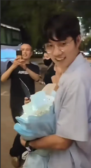 为什么昨天鹏鹏第六期游知万物在线人数没有前天多？我觉得不是鹏鹏表现不好，而是有其