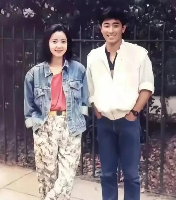 当年的邓丽君和张帝，原来张帝也有年轻的时候啊[捂脸哭]