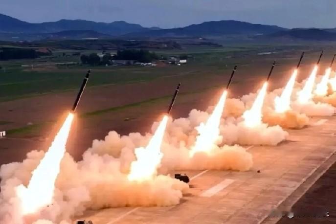  军迷算这账爽翻了！看得人心里挺爽歪歪。500个据点平分200发远火，这火力覆