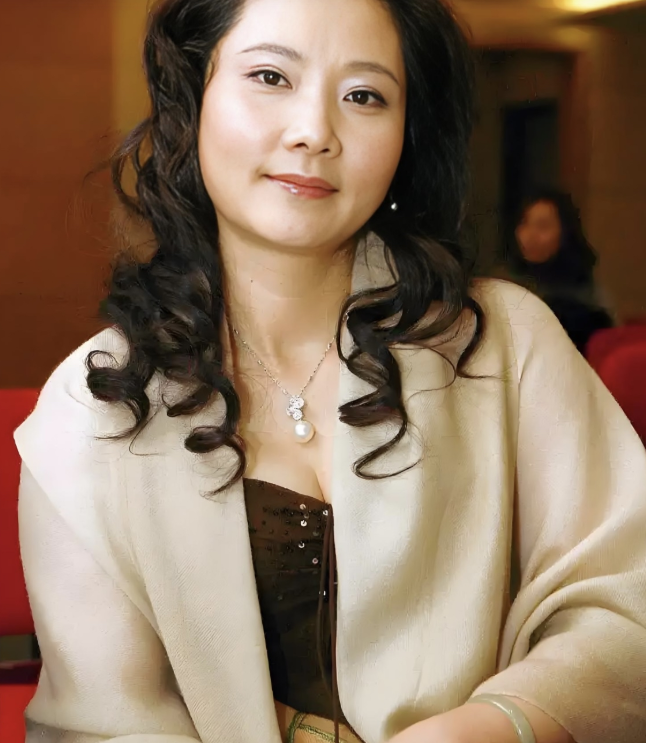 何赛飞曾坦言，自己生完孩子后，家里就再也没登过一个亲戚只因产后一句护娃的提醒，