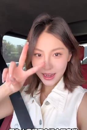 高诗岩户口迁到山东济南了，这回是真的山东人了。高诗岩在去国家集训队报到前，回了