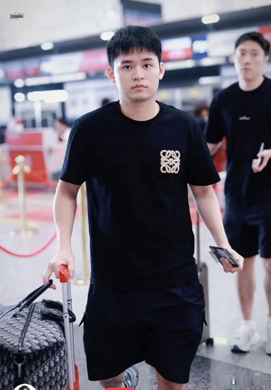 王皓带着男队出发去瑞典了。WTT瑞典大满贯赛于今日正式开赛，8月10日正赛开始