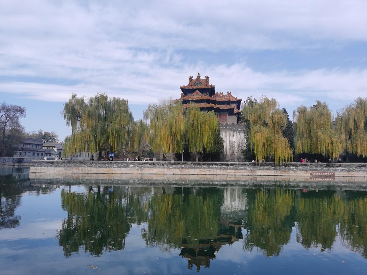 冬日生活打卡季打卡北京中山公园，这一趟冬日之旅超值得！它地处市中心，东邻天安门