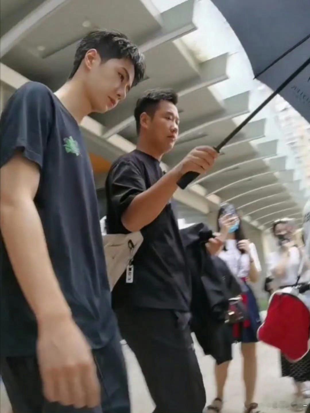 哇靠好有安全感的王一博​​​