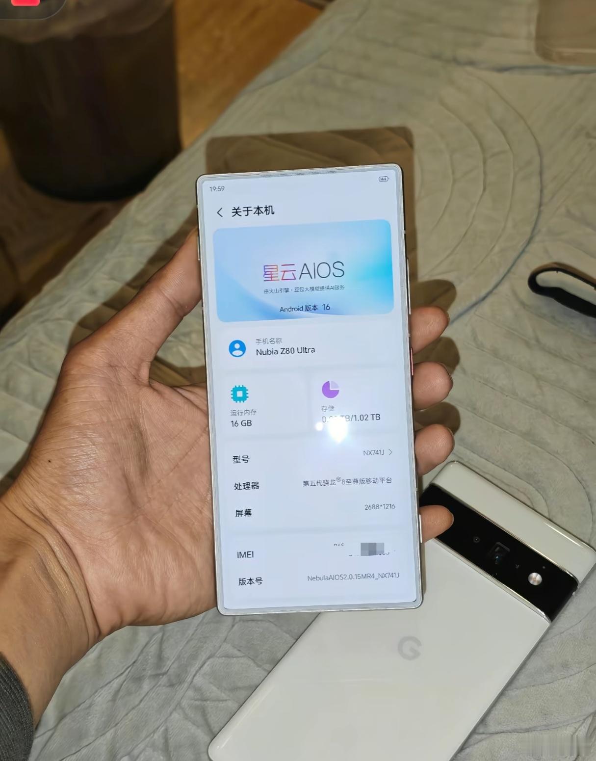 网友爆改的白面板努比亚Z80Ultra，感觉怎么样？看得我都想贴个白边膜了