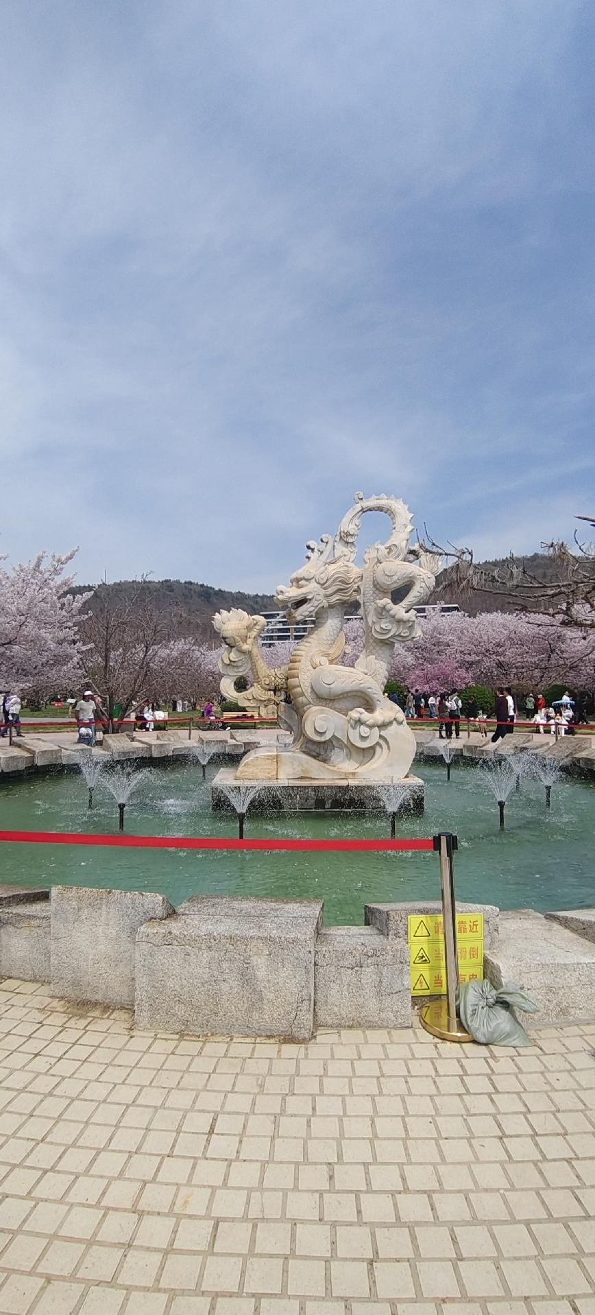 幸福是烟火日常安稳顺遂，家人平安相伴，心中有所期许，日子平淡舒心，所求皆如愿，所