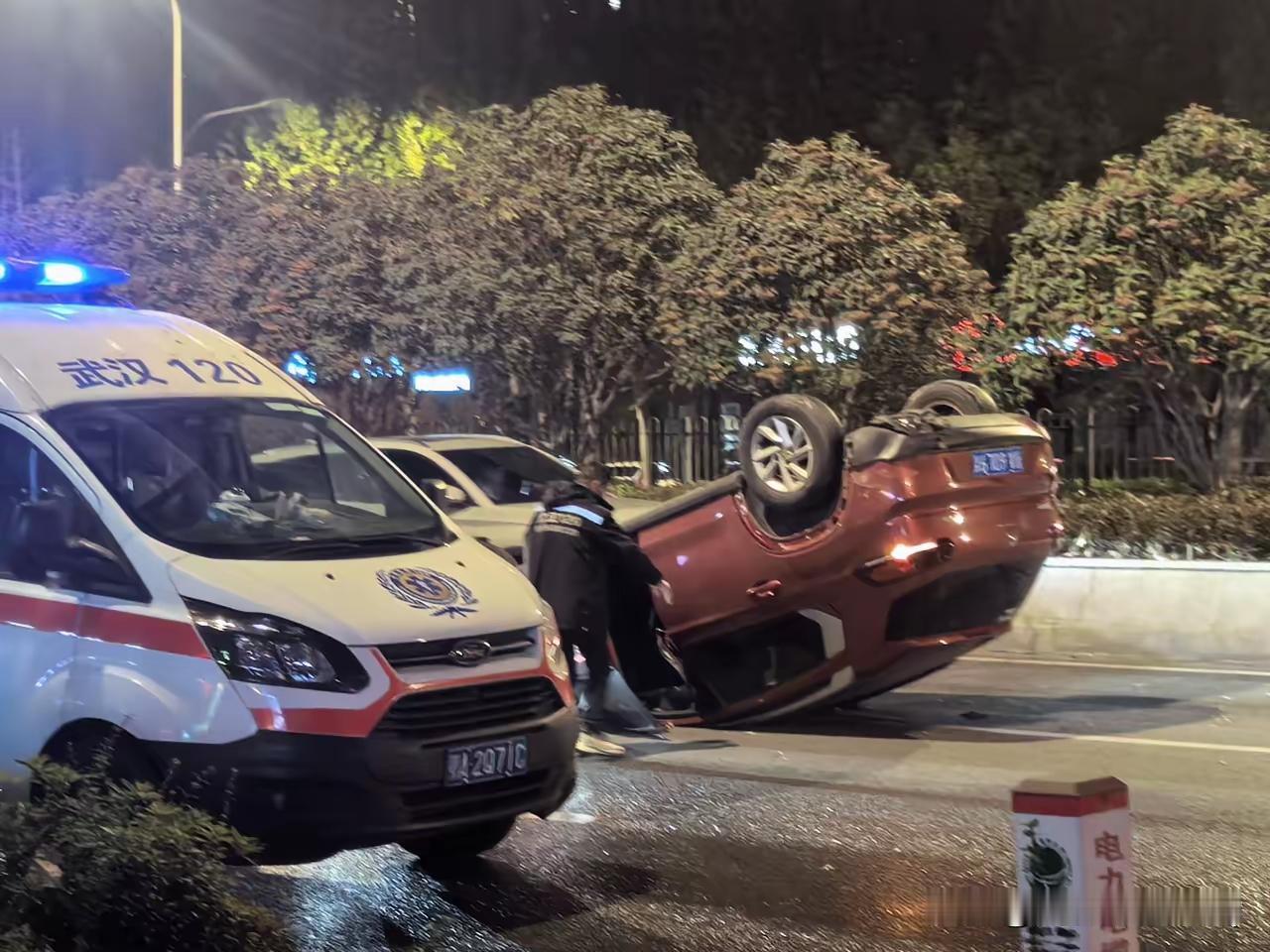 这是怎么开翻的？令人费解[捂脸哭][捂脸哭][捂脸哭]