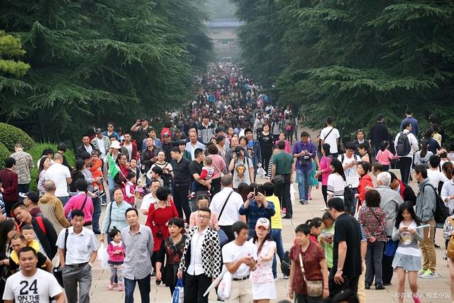 真相大白了!终于知道为何经济这么难,3.14亿人还愉快的旅游了!