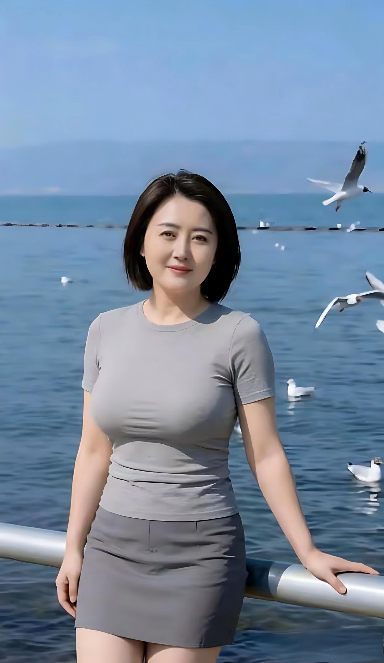 心理学教授李玫瑾说：“找对象时，人们常常会考虑对方的长相、身材、能力、学历和家境