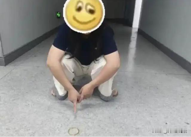 江西，一位准新娘在婚礼前期，把婆家给自己购买的五金，晒到家族群里。看到这么明晃晃