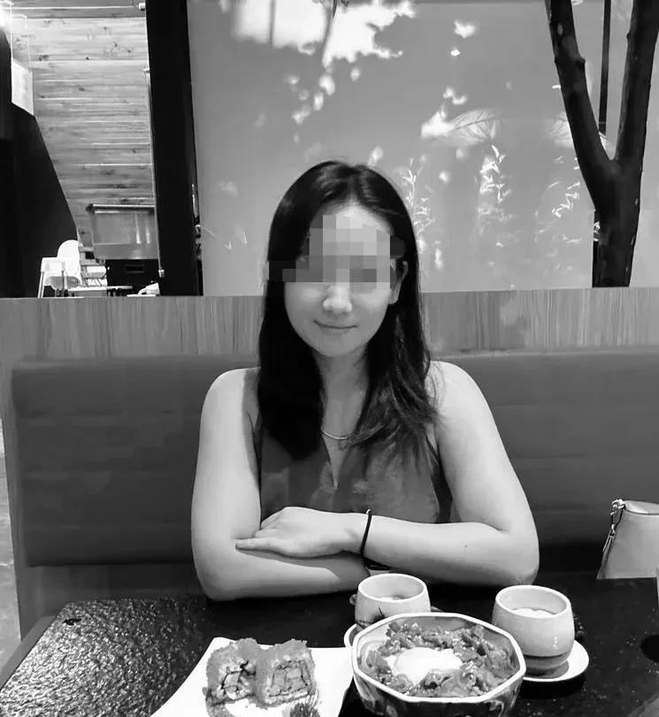 三亚死亡女子的家属挺矛盾的，怪第一家医院没按蛇毒方法救，怪第二家按蛇毒方法救了但
