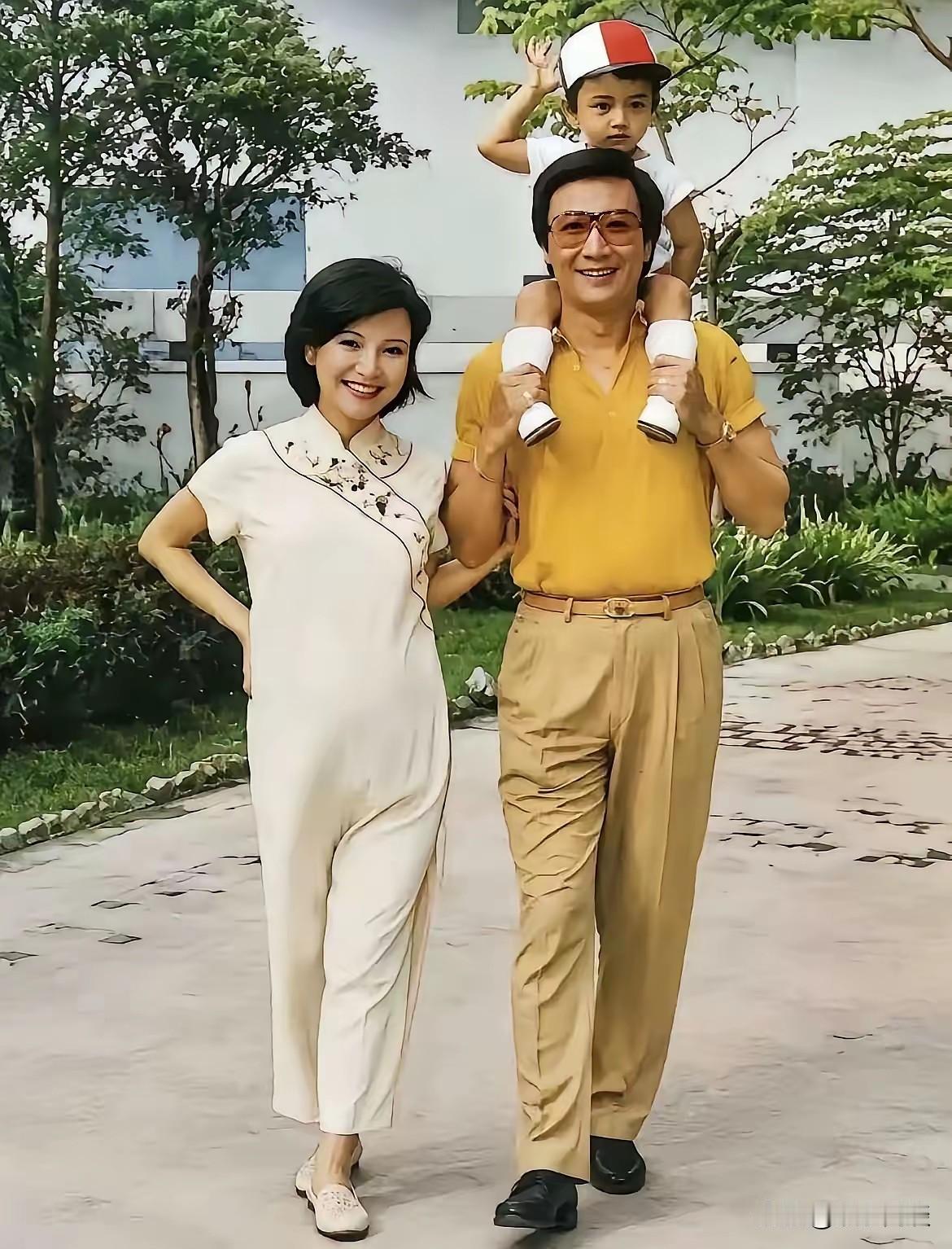 这两位都是顶尖演员，也曾是一对恩爱夫妻。屏幕前的你，能认出他们是谁吗？