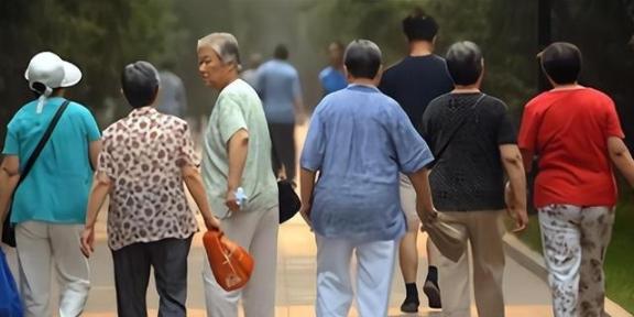 中国为什么如此关注人口减少？其实答案就藏在咱们经济发展的路子里。咱们国家的经济发