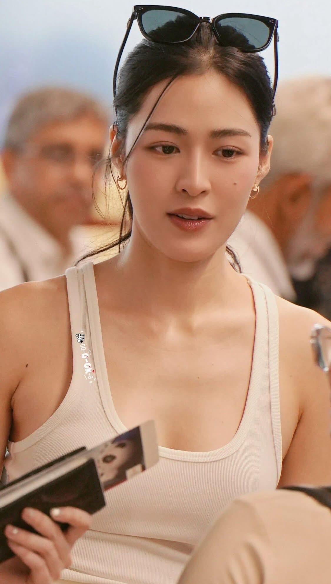 邝玲玲这身材穿背心真的绝了！