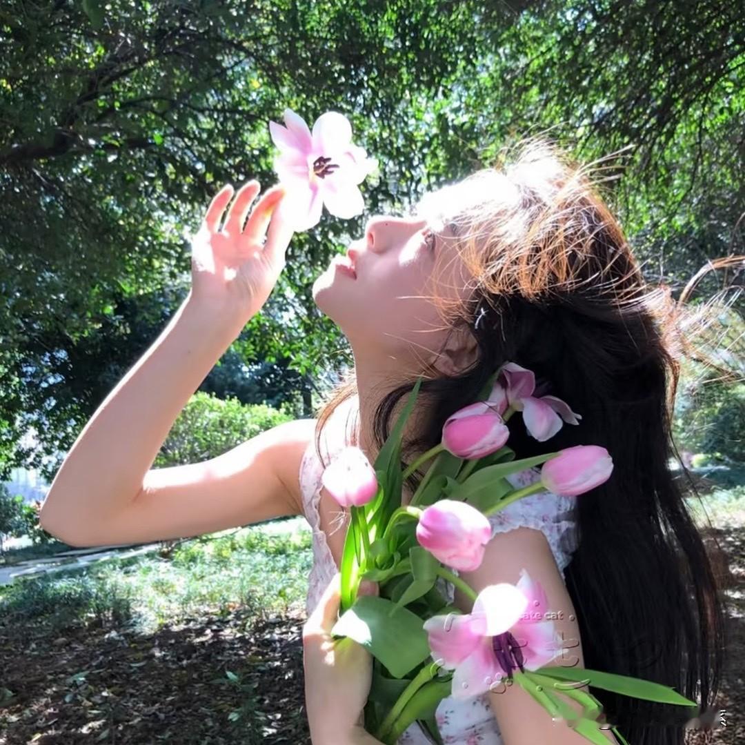 什么样的女人一眼看上去比较吸引人？第一，整体看上去很沉稳，很安静，温柔大方，做